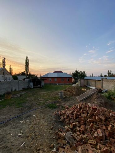 продаю дом под бизнес бишкек: Закрытая продажа 🏡 Участок + дом под ПСО 📍 Бер-Булак (Воронцовка) 📐 6