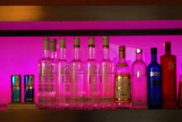 postamenti: VODOOTPORNA ROZA LED TRAKA 12V Opis: Silikonska Pink (roza) LED traka — 8