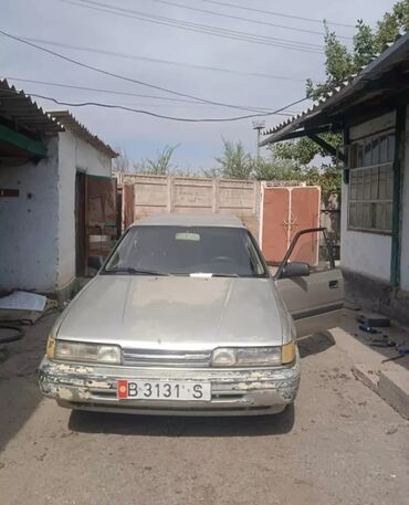 малометражка машина: Mazda 626: 1986 г., 2 л, Механика, Бензин, Универсал