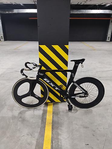 Городские велосипеды: BXT Без дербана Компоненты: Вилсет: передний карбон лопасть, задний — 3