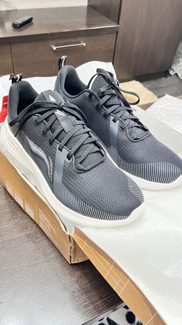 аквашузы купить бишкек: Li-ning мужские кроссовки оригинал! 45 размер на стопу 28,5 см