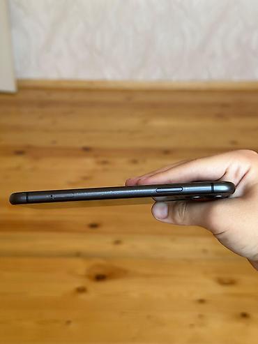 Apple iPhone: IPhone 11, Qara, Face ID — 11