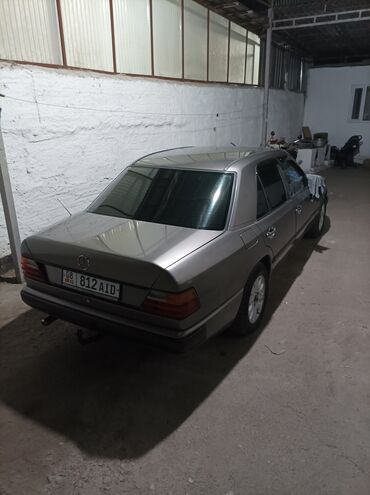 авто до 50000 сом: Mercedes-Benz E 230: 1988 г., 2.3 л, Механика, Газ, Седан