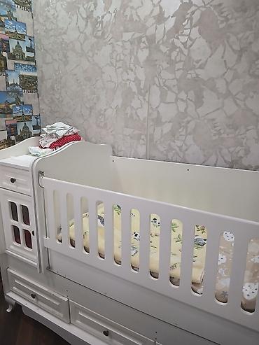 transformer beşik: Ağ rəngli çoxfunksiyalı beşik-dolab komplekti - Material: MDF/laminat — 1