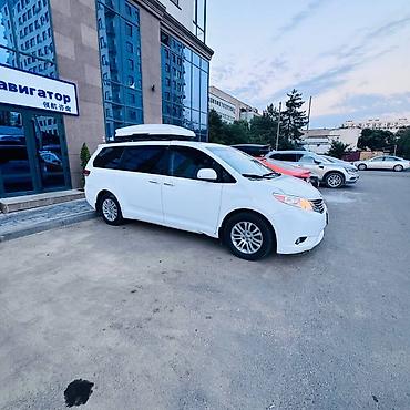 chrysler pacifica: Toyota Sienna: 2011 г., 3.5 л, Автомат — 6