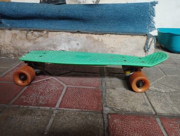 İdman qidaları: Plastik penny skeytbord - Gövdə: yaşıl rəngdə, davamlı plastikdən