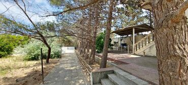Həyət evləri və villaların satışı: Sahəsi geniş, yaşıllaşdırılmış həyəti olan bina. Həyətdə ağaclar -da lalafo.az — 2 Həyət evləri və villaların satışı: Sahəsi geniş, yaşıllaşdırılmış həyəti olan bina. Həyətdə ağaclar — 2