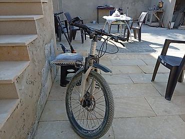 motorlu velo: Şəhər və off-road gəzintiləri üçün velosiped + şouroom tipli ayaqla — 3