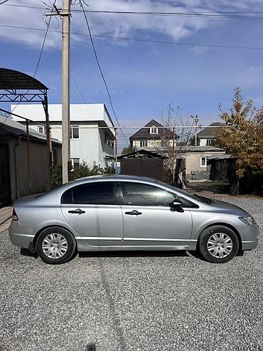 small car: Honda Civic: 2006 г., 1.8 л, Бензин, Седан — 5