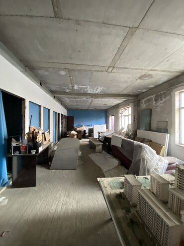 Продажа магазинов: Продаю Продажа магазинов В жилом доме, 284 м², ПСО (под самоотделку), Отдельный вход, 1 этаж — 8