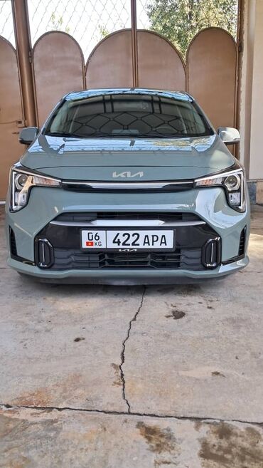 купить шипованную резину: Автомобиль Kia Picanto в серо-зеленом цвете, оснащенный современной
