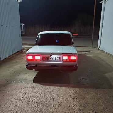 i̇kinci el: VAZ 2107, ağ rəng, sedans Xüsusiyyətlər: - Klassik VAZ 2107 dizaynı — 6