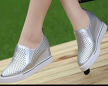 Кроссовки и спортивная обувь: Кроссовки и слипоны 1) Бежево‑коричневые кроссовки - Цвет — 3