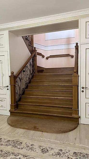 Продажа коттеджей и домов: 🏡 Продаётся просторный дом с классическим интерьером 📍 Локация: ж/м — 3