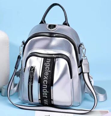 Рюкзаки: Небольшой рюкзак — это модный и практичный аксессуар на каждый день