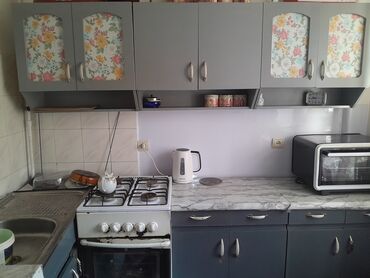 işləmiş mətbəx mebeli: Mətbəx mebeli satılır, normal vəziyyətdə (rakovin şkafının qapıları