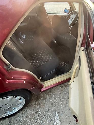 mercedes 170 b: Mercedes-Benz 190 (W201) sedan - Kuzov: 4 qapılı sedan, tünd bordo — 2