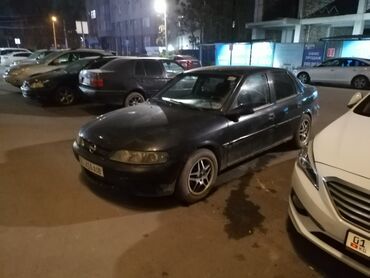 Opel: Opel Vectra: 1998 г., 1.6 л, Механика, Бензин, Седан