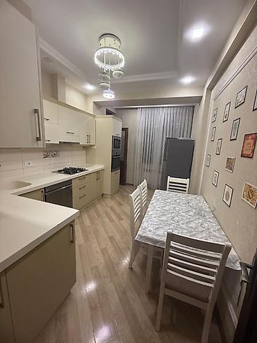 Köhnə tikili: Bakıxanov qəs., 3 otaqlı, Yeni tikili, m. Neftçilər, 100 kv. m — 3