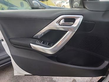 Peugeot: Peugeot 2008: 1.6 l | 2015 г. 194000 km Crossover — 25