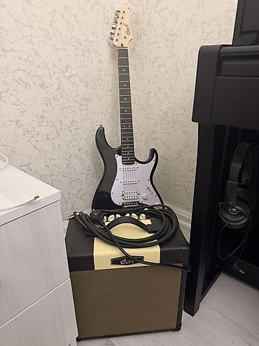 Elektro gitaralar: Salam, gitara ve kombik satilir, ikiside ideal veziyyetdedir. Gitara - — 1