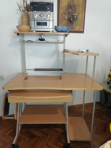 dukserica sa kapuljacom s: Desks, Rectangle, Plywood, Used