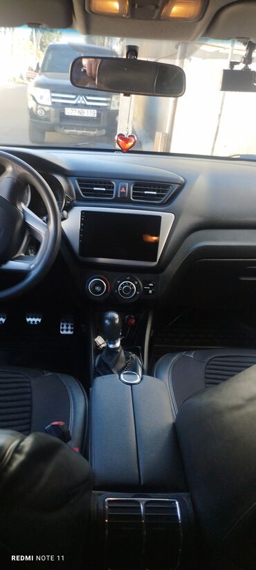 Kia: Kia Rio sedan - Korpus: 4 qapılı sedan, tünd qəhvəyi rəng - Kuzov — 6