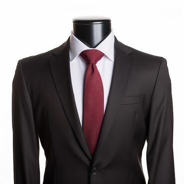 Костюмы: Продаю новый костюм,чёрный с бордовым галстуком,размер 50-52 золотой