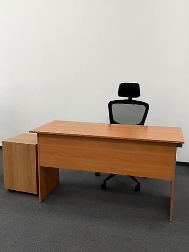 Офисные столы: Офисный письменный стол из ЛДСП, цвет — тёплый бук/вишня. - Прямая — 1