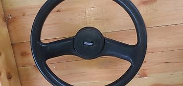 termostat opel astra f: Momo sükan çarxı - 3 şüalı dizayn, mərkəzdə Momo loqosu olan düymə — 1