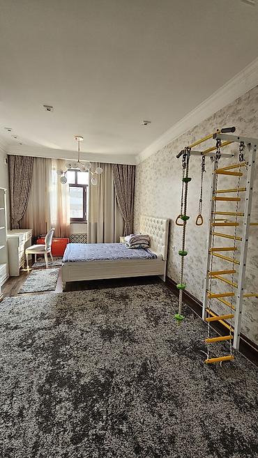 Продажа коттеджей и домов: Классический трехэтажный дом с благоустроенным двором и премиальной — 9