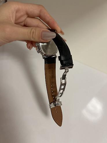 swatch black coat: Orijinal saat

Tissot kişi qol saatı – klassik xronoqraf
Qutusu var — 2