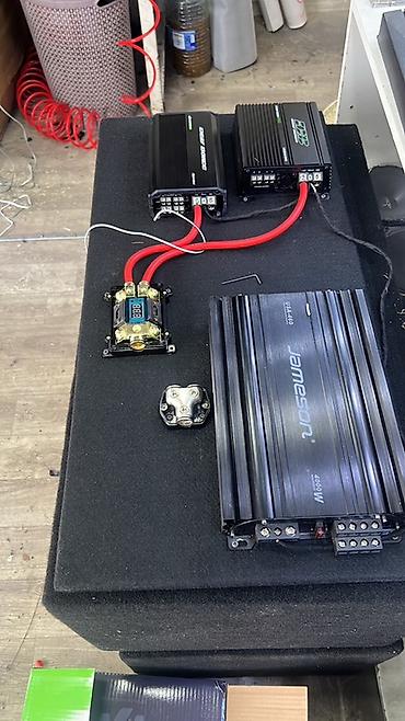 audio sistem: Salam qardaşlar. 1 ədəd Maçeta basavik 800rms.(Qutuyla) 4 ədəd 20lik — 4