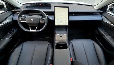 tesla model 3: Changan Qiyuan A05: 1.5 l | 2025 il 12300 km Sedan — 9