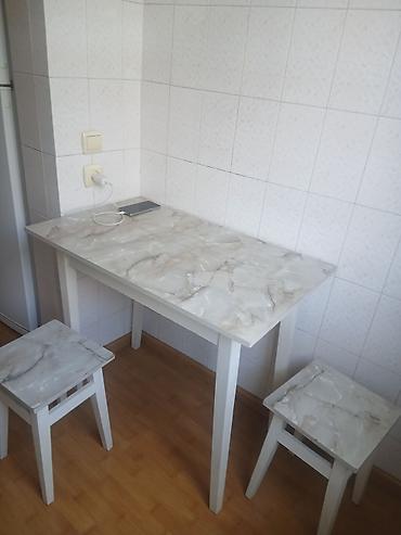 taburet: Mətbəx üçün masa və 2 taburet komplekti - Üst səth: mərmər naxışlı — 1