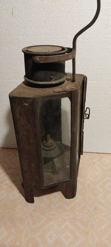 Stare vaze i dekor: Antikvarna metalna fenjer-lanterna sa uljanom lampom i staklenim — 3
