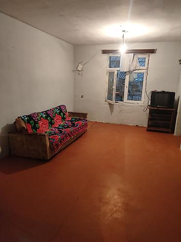 Həyət evləri və villalar: Koroğlu Böyükşor qəsəbəsində yerləşən köhnə həyət evi – 4 otaq — 2