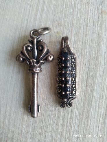серьги с камнем: Серебро 925 пр. Кулон ключ 1500 сом,длина 4 см.Литый не пустой. Кулон