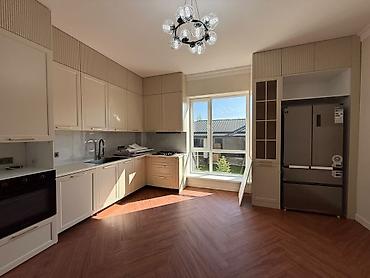 центральная улица: 230 м², 6 комнат и более, С подселением — 3