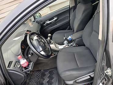 Toyota: Toyota Auris hatchback Xüsusiyyətlər: - Kuzov: 5 qapılı hatchback — 12