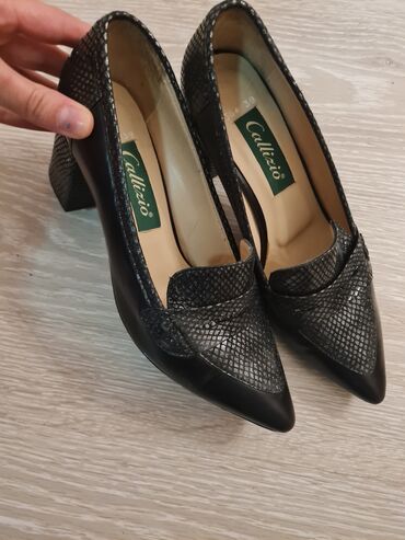 Женская обувь: Туфли, Размер: 39, цвет - Черный, Б/у