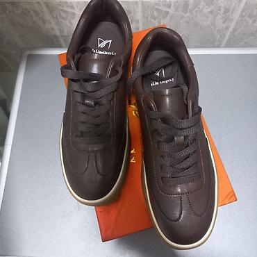 форма joma: Мужские кроссовки, 40.5, Новый, цвет - Коричневый — 2