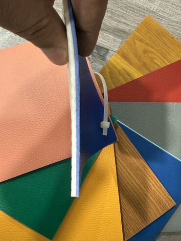 Süni güllər: Müxtəlif rənglərdə və teksturalarda mövcud olan döşəmə nümunələrinin — 3