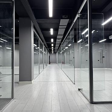 Аренда офисов: Аренда офисов, 178 м², В торговом центре, С видом на горы, С оборудованием, С отдельной кухней — 4