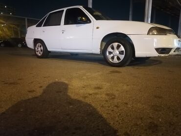 Daewoo: Daewoo Nexia: 1.5 l | 2010 il Sedan