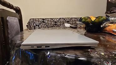 Acer: Acer Aspire noutbuku - Korpus: gümüşü rəng, nazik və yüngül dizayn — 10