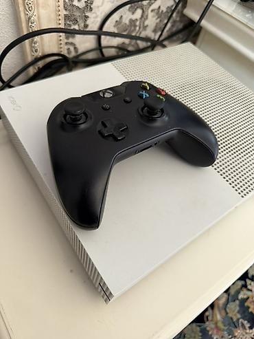 game xbox: Игровая консоль Microsoft Xbox One S (белая) с дисководом — 1