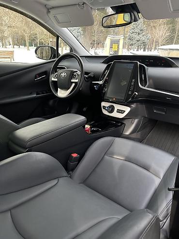 Toyota: Toyota Prius: 2019 г., 1.8 л, Вариатор, Электромобиль, Седан — 6