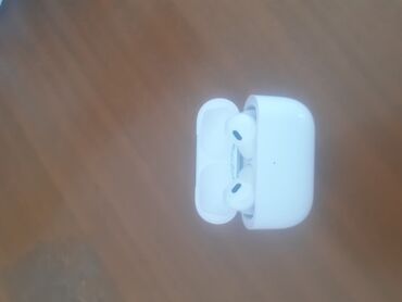 наушники apple airpods 2 оригинал: Продаю наушники б/у