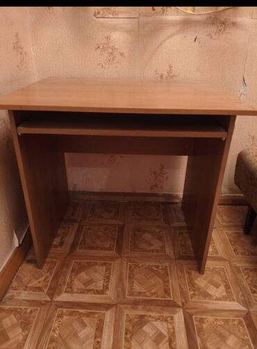 канцелярские товары ош: Столик компютерный можно использовать как парту 500 сом вешалка